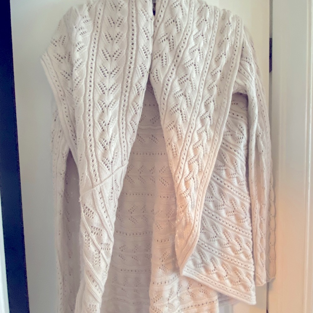 Cabi cream knit sweater. Great condition. Size Large